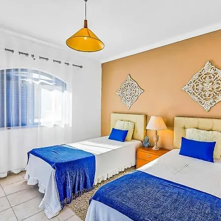 Gale Sleeps 8 Pool Air Con Wifi * Patroves