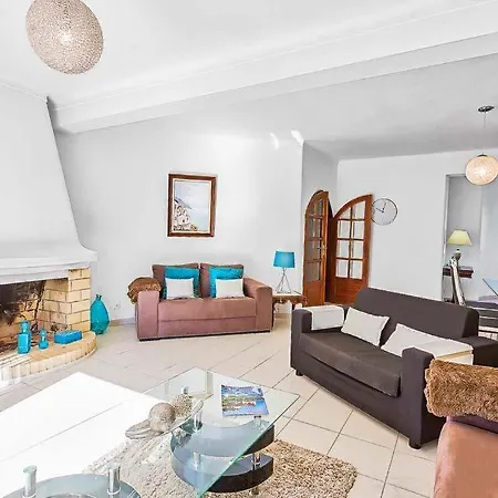 Gale Sleeps 8 Pool Air Con Wifi Villa
